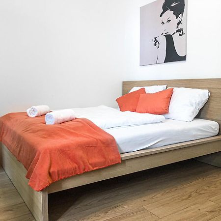 Lovely 2Br Shared Apartment, Enkplatz U3, 15Min To Center Bécs Kültér fotó