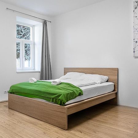 Lovely 2Br Shared Apartment, Enkplatz U3, 15Min To Center Bécs Kültér fotó